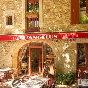 451-acav-angelus-restaurant-photo-lorette-fabre.jpg